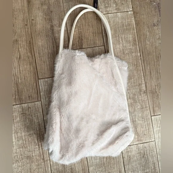 Victoria’s Secret Faux Fur Tote Bag, Brand New with Tags - Picture 3 of 4